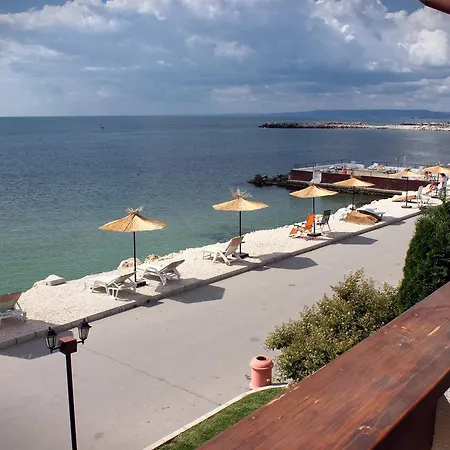 White Coast Apartamento *