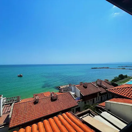 White Coast Apartman *